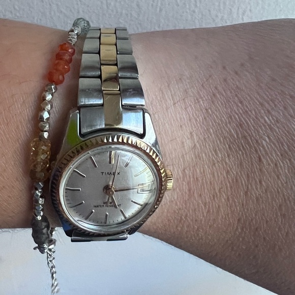 Vintage Timex Two-Tone Classic Watch, Excellent condition. - Picture 4 of 5